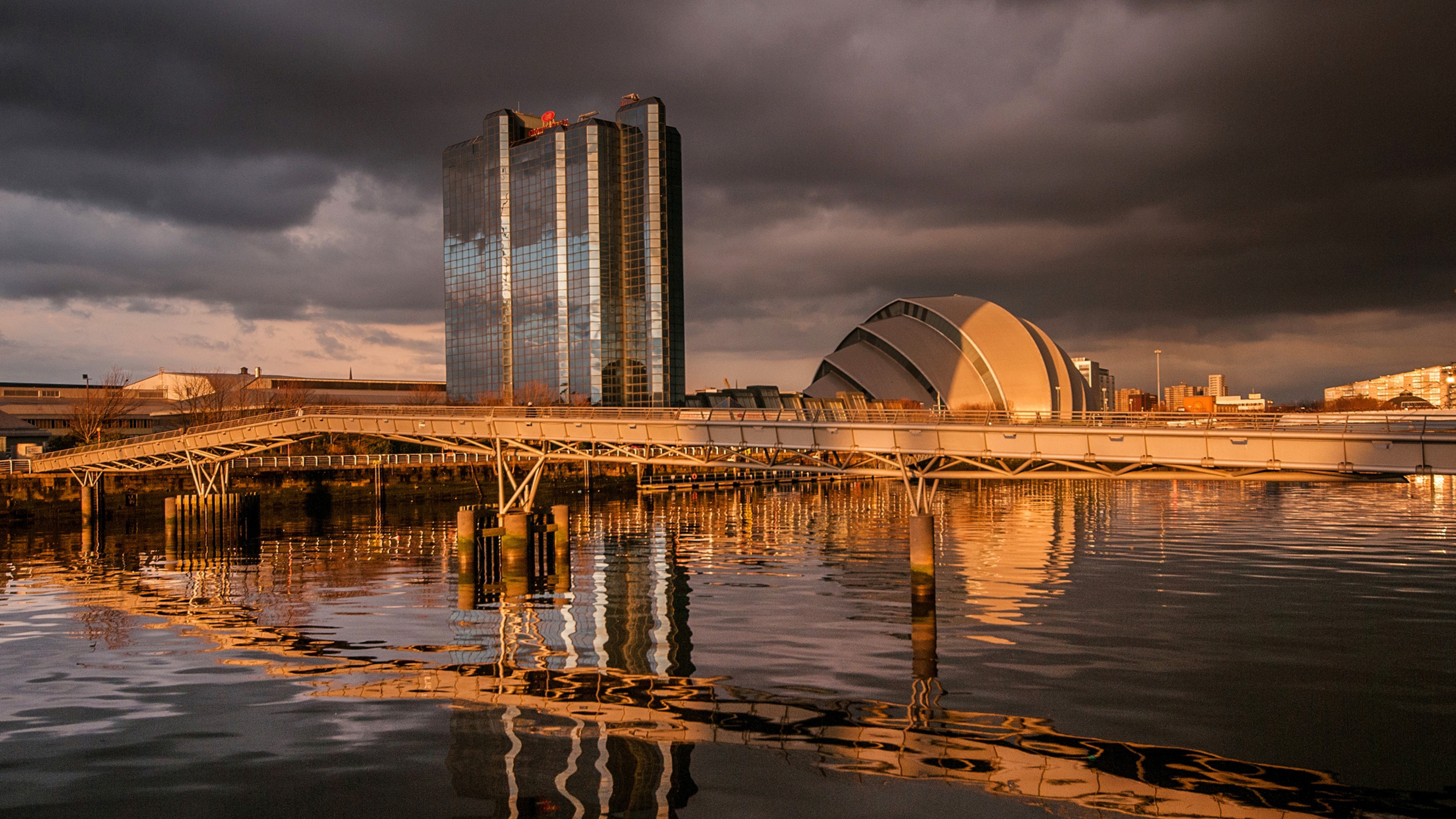 8 seater hire helensburgh